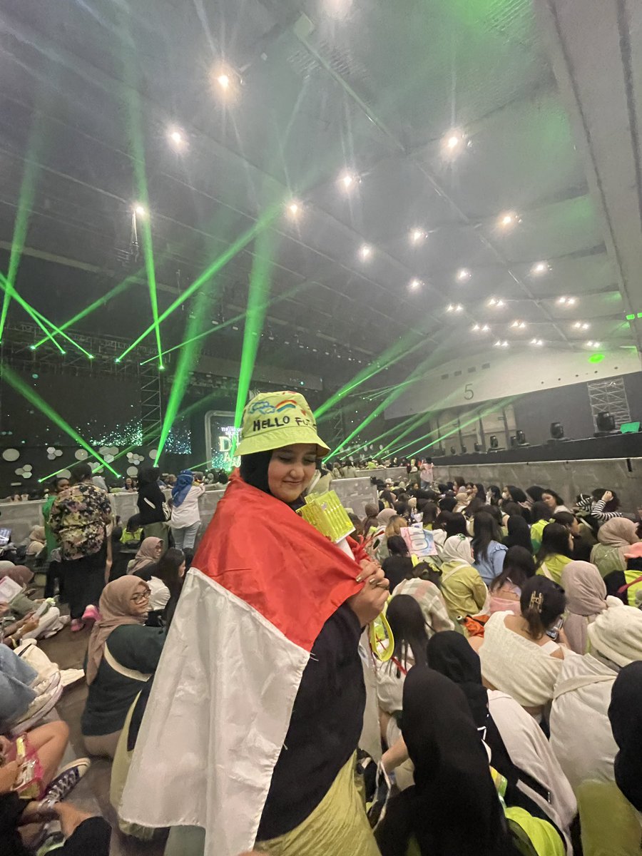 jongmarkyjulove's tweet photo. 🇮🇩🇮🇩
💚💚💚💚💚💚💚
#THEDREAMSHOW2_in_Jakarta #CAT1D https://t.co/agf8o9LSyu