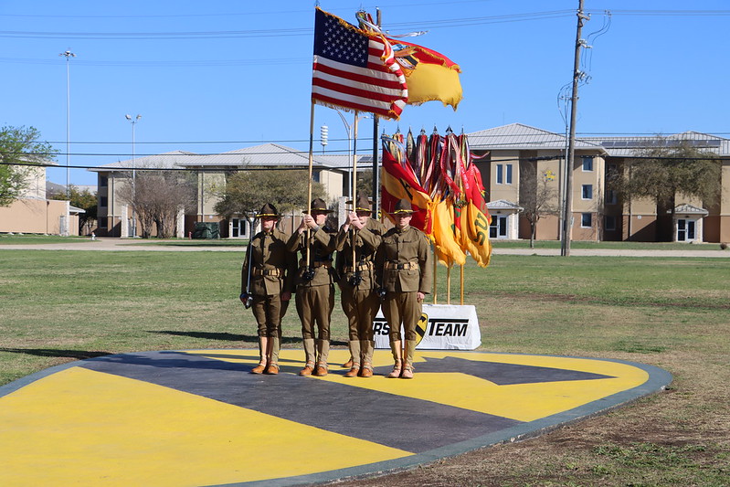 1stCavalryDiv's tweet image. 1st Cavalry Division held a retirement ceremony, to honor two outstanding Troopers.  We bid them farewell and thank them for countless years of selfless service and dedication to our country.

#SoldierForLife | #PeopleFirst | #WeAreTheCAV | @iii_corps | @FORSCOM