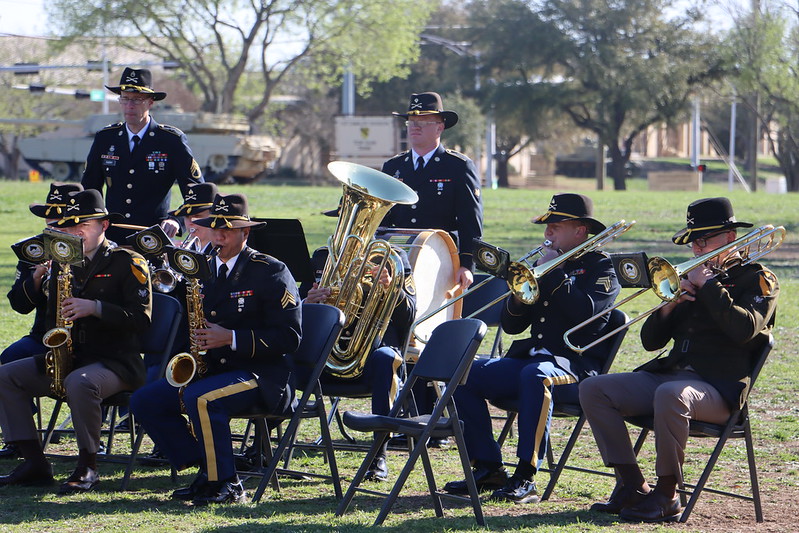 1stCavalryDiv's tweet image. 1st Cavalry Division held a retirement ceremony, to honor two outstanding Troopers.  We bid them farewell and thank them for countless years of selfless service and dedication to our country.

#SoldierForLife | #PeopleFirst | #WeAreTheCAV | @iii_corps | @FORSCOM