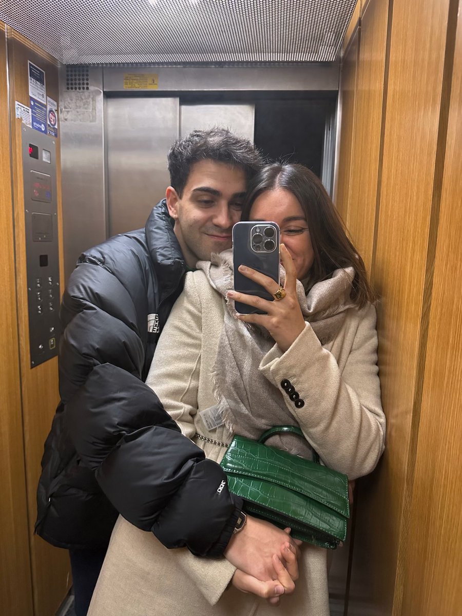 fatimaluna95's tweet photo. Ven y abrázame fuerte @JandroNaOH ♥️ https://t.co/gJvJPKQl4c