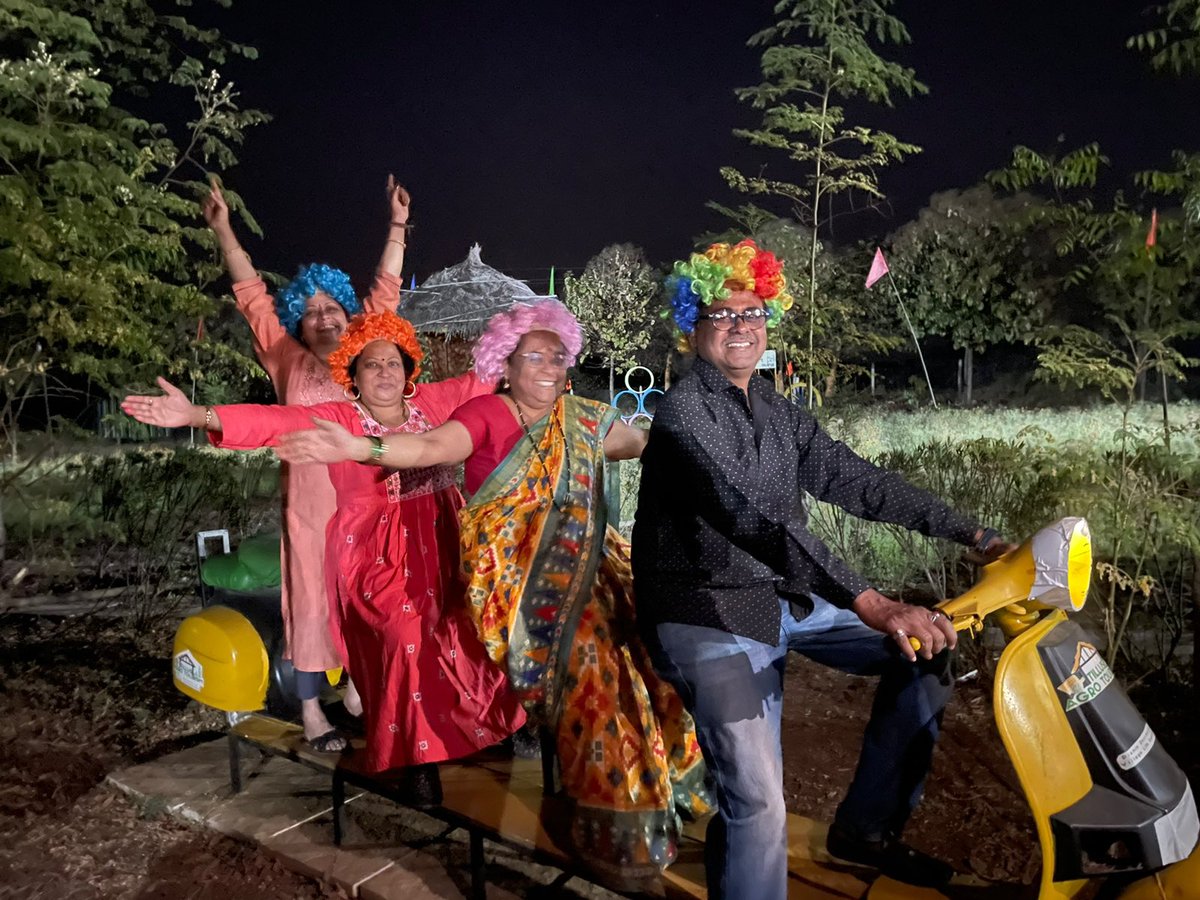 tillusagro's tweet photo. Summer is picking up but still evening Hurada parties with family and friends are fun 🤩 our happy customer enjoyed dance 💃 🕺 , photoshoot 🖼️ , games ⚽️ food 🥘 and Hurada. #picnic #food #familytime #hurada #fun #photoshoot #solapur #pune #latur #barshi #maharashtra https://t.co/g79KDXChIX