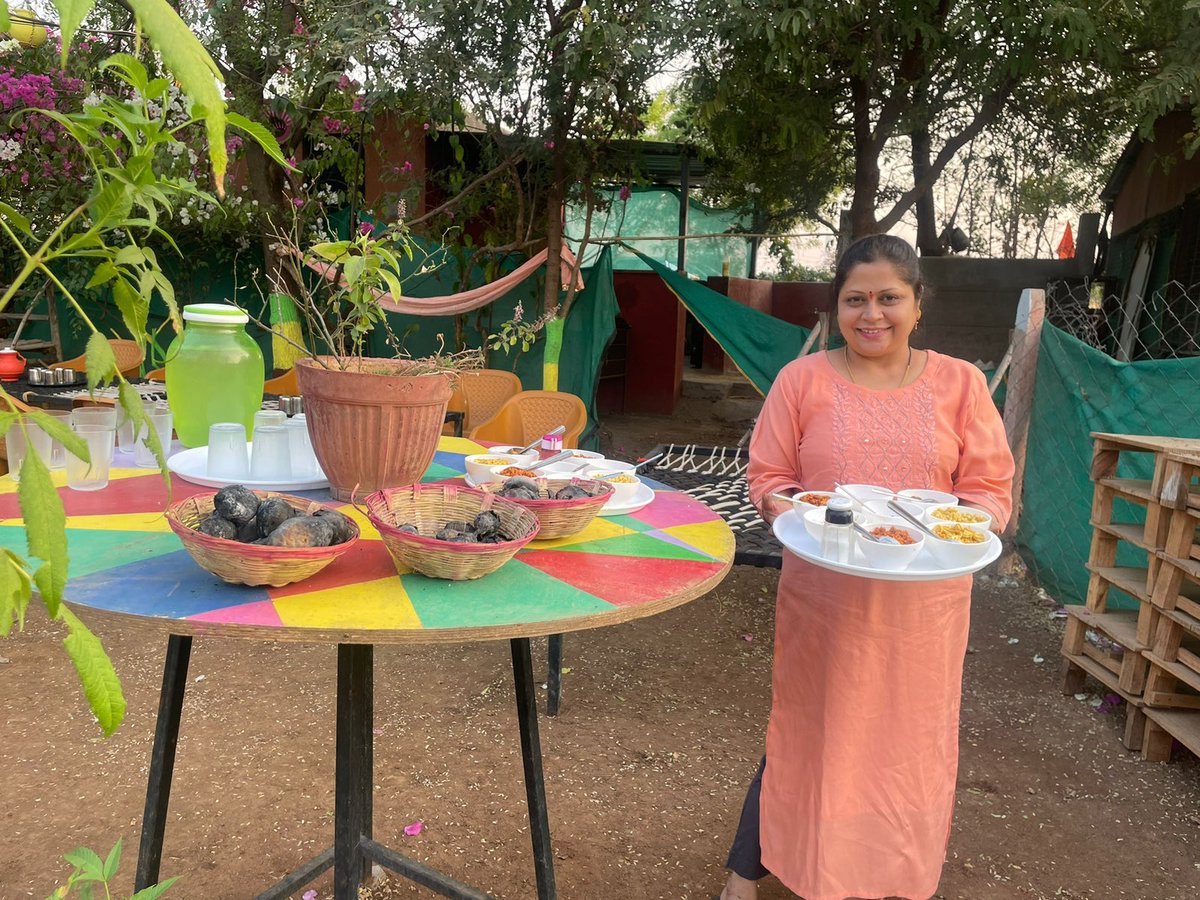 tillusagro's tweet photo. Summer is picking up but still evening Hurada parties with family and friends are fun 🤩 our happy customer enjoyed dance 💃 🕺 , photoshoot 🖼️ , games ⚽️ food 🥘 and Hurada. #picnic #food #familytime #hurada #fun #photoshoot #solapur #pune #latur #barshi #maharashtra https://t.co/g79KDXChIX