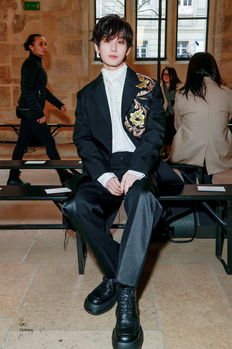 𝟐𝟎𝟐𝟑/𝟎𝟑/𝟎𝟓

paris fashion week <a href="/Lanvin/">LANVIN</a>
CHENGYI FOR LANVIN
#ChengYixLanvinFW23