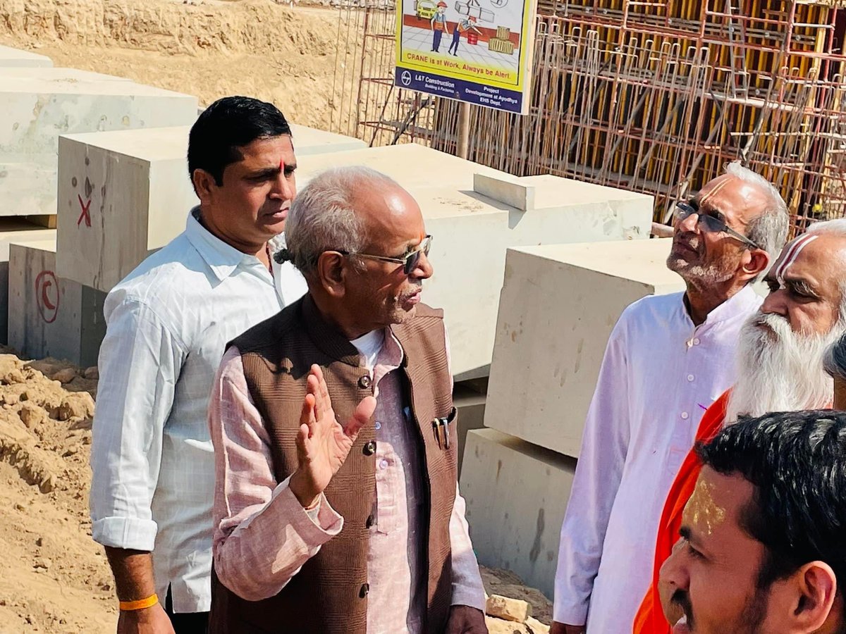 ChampatRaiVHP's tweet photo. आज अयोध्याधाम के २५० से ज़्यादा पूज्य सन्तों ने प्रभु श्रीराम लला के मन्दिर निर्माण प्रगति कार्य का अवलोकन किया। https://t.co/5xGDR23pOs