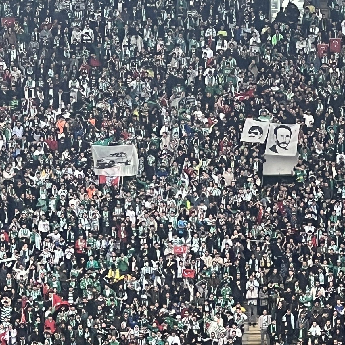 Bu maçı oynatan zihniyeti lanetliyorum! Bu ırkçı, saldırgan tipleri görünce insanlığımdan utandım! Sende utan TFF!#Amedsporyalnızdeğildir