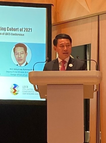 H.E. Saleumxay, DPM &amp; FM shares priorities of 🇱🇦with fellows 🇧🇩 &amp; 🇳🇵of the #LDC graduating cohort of 2021 w/ insights in the planning for a smooth LDC transition in 2026, supported by <a href="/UNESCAP/">United Nations ESCAP</a>, UN DCO ASG <a href="/UN_SDG/">UN Sustainable Development Group 🇺🇳</a>, <a href="/UNinLaoPDR/">UN in Lao PDR</a>, <a href="/UNinBangladesh/">UN in Bangladesh</a> &amp; <a href="/UN_Nepal/">United Nations in Nepal</a> in coop. w/ @UNHighRep