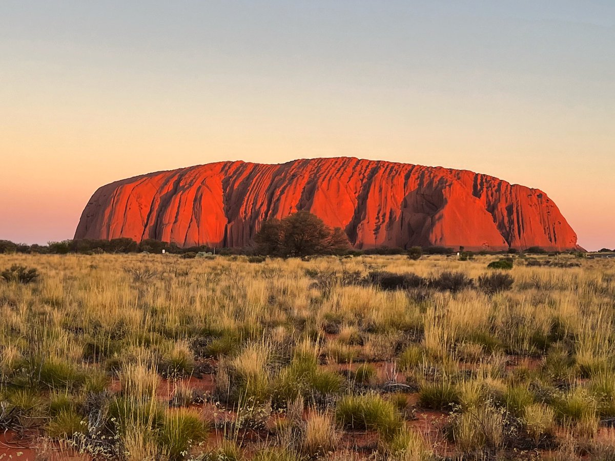 #JedenTagEinBild #rtw2023 #derMannreistmitPapa #Australia #Australien #downunder #outback #ayersrock #uluru #sunrise #sonnenaufgang