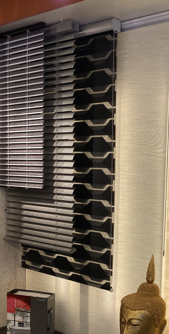 protectsun's tweet photo. Wederom een Bos en Lommer buurt bewoonster blij gemaakt met gratis Duo zwart rolgordijn.Special black showroom uitvoering.Buurman op de Adm de Ruijterweg had mazzel.Groot overgordijn gratis...Veel plezier ervan lieve mensen,zegt Hans en Diana van Protectsun Amsterdam west. https://t.co/M9SgD0G4Pa