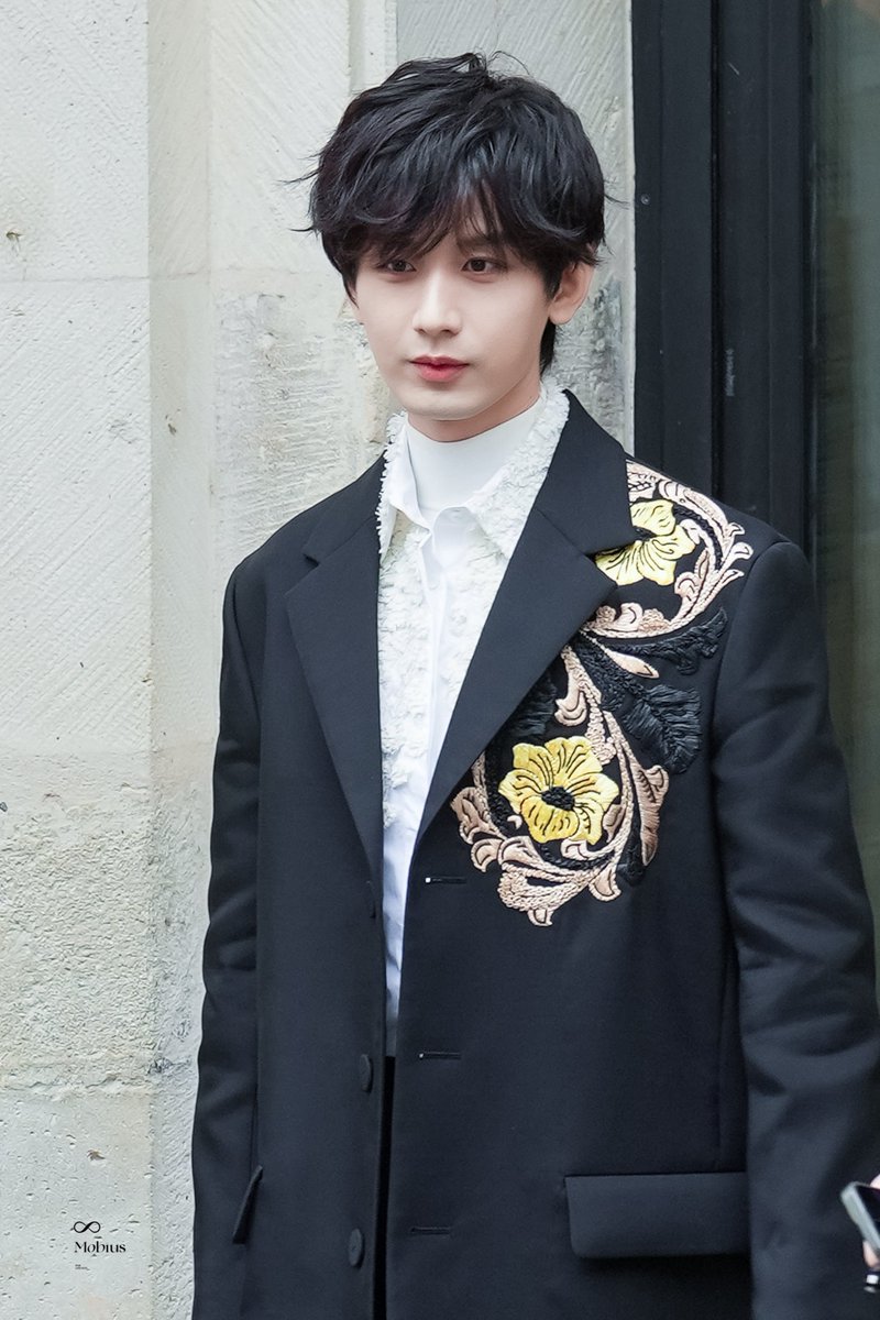 MobiusChengYi's tweet photo. 𝟐𝟎𝟐𝟑/𝟎𝟑/𝟎𝟓
②
paris fashion week @Lanvin
CHENGYI FOR LANVIN
#ChengYixLanvinFW23 https://t.co/ZosgO2i1iD