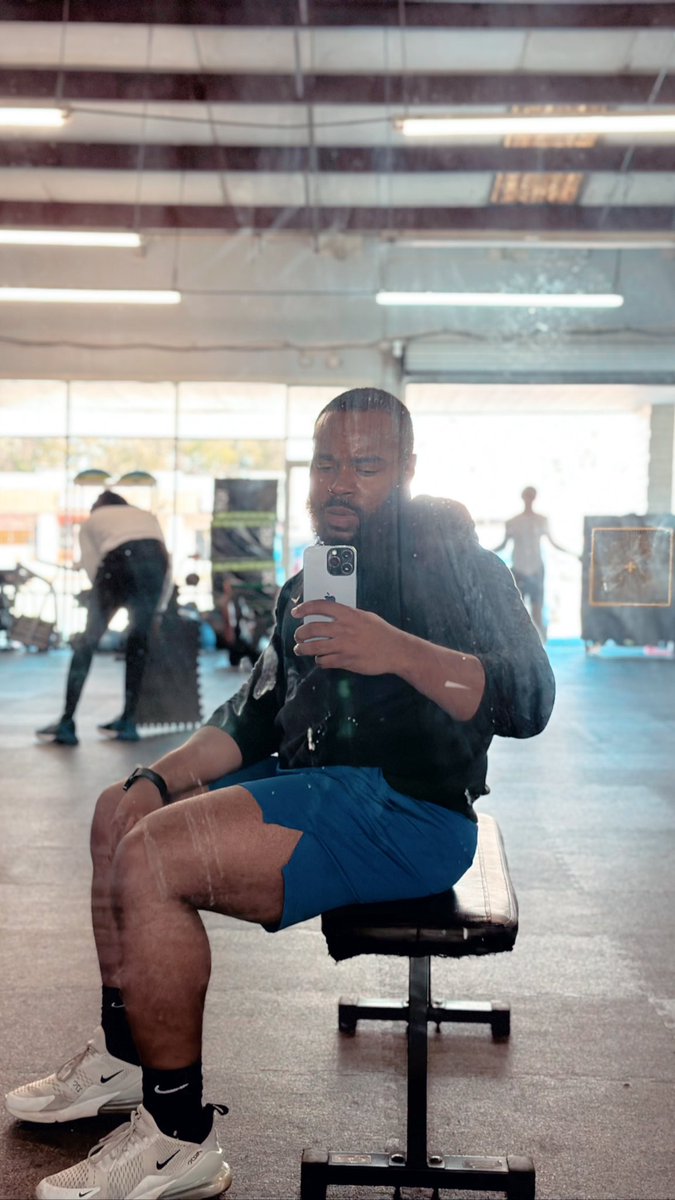 JustYaAverage's tweet photo. Three days… THREE WHOLE DAYS @AriLennox vc 😅
#workoutcomplete #grinddontstop #lightbrunch #ican #imost #iWILL 💪🏽 https://t.co/5pmyru5ZQG