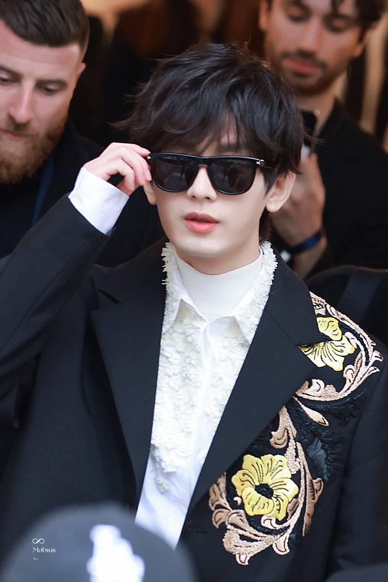 𝟐𝟎𝟐𝟑/𝟎𝟑/𝟎𝟓
④
paris fashion week <a href="/Lanvin/">LANVIN</a>
CHENGYI FOR LANVIN
#ChengYixLanvinFW23