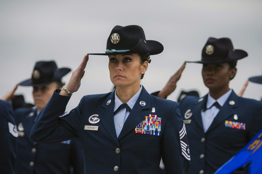 Military_reB's tweet photo. It's Women's History Month and we want to honor the women who have served and sacrificed for our country. Thank you for your service! 🇺🇸 https://t.co/FGwAwrIkBu