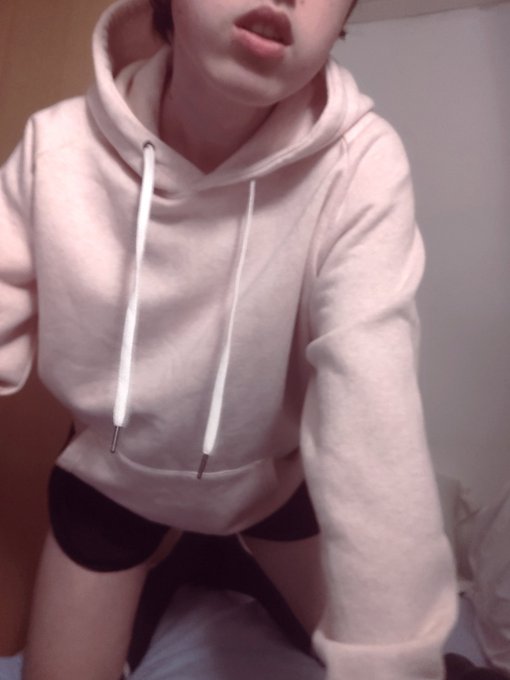 3 pic. Feeling cute today

#Femboy https://t.co/gfkFGZIi2f
