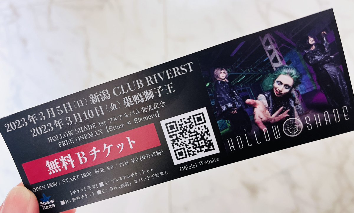 u_u_u_u0509's tweet photo. ホロシェさんの無料ライブめちゃ良かった...‼︎先行発売のフルアルバムと嘉紀さん@yoshiki_HSのアクキーをご本人から購入出来てニコニコ☺︎良い音浴びてルンルン🎶
#HOLLOWSHADE https://t.co/68GEcSyuAl