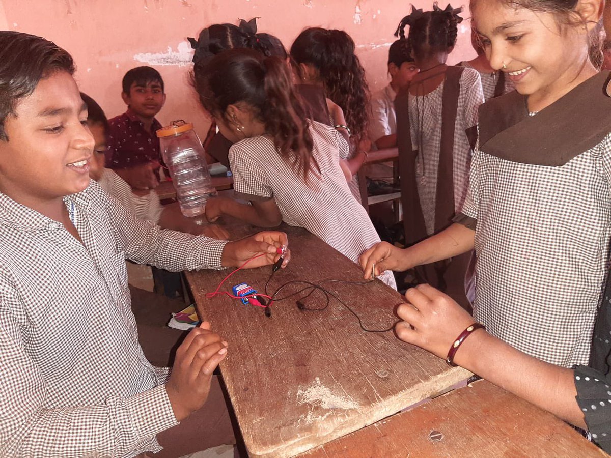 cscamreli's tweet photo. Students of @InfoGujcost #ScienceClub #FIFAD PrimarySchool celebrating #NationalScienceDay with various experiments of #Science &amp; #Technology! 

@narottamsahoo @dstGujarat @IndiaDST @vnehra @pkumarias @CollectorAmr @ddoamreli @prant_amreli @narendramodi @PMOIndia @CMOGuj https://t.co/FD9AzhADft