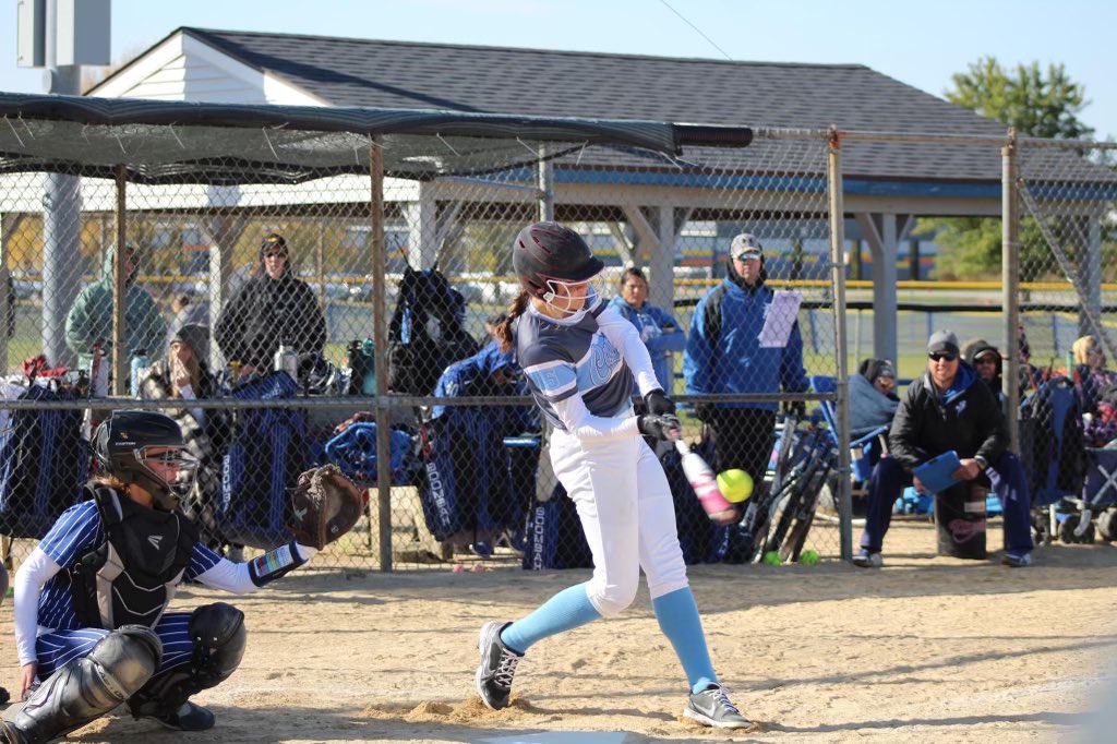 RockridgeSftbll's tweet photo. Happy 15th Birthday to @RockridgeSftbll freshman infielder @haylee_boden! Have a great day #Haybo! #MakeAWish #RocketStrong https://t.co/tjrOysiioK