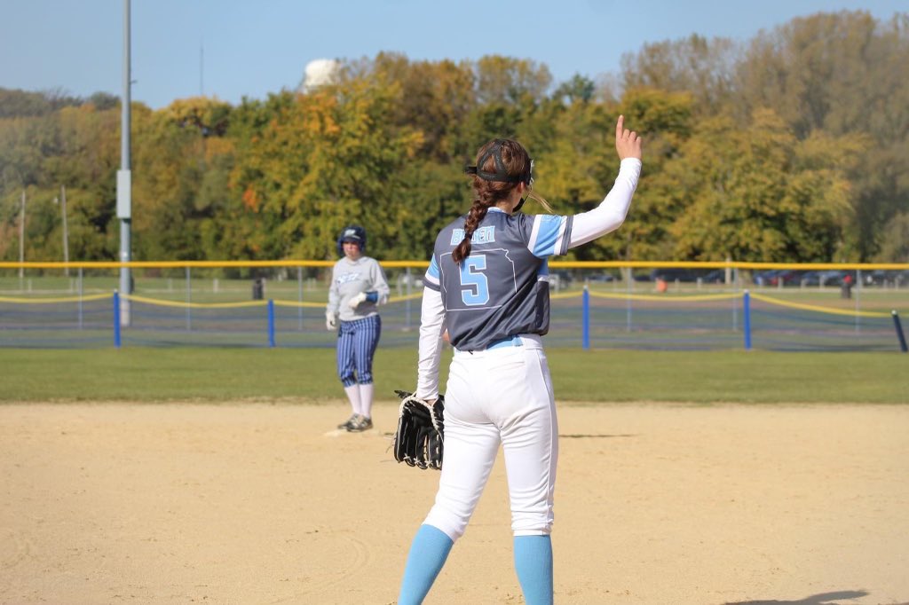 RockridgeSftbll's tweet photo. Happy 15th Birthday to @RockridgeSftbll freshman infielder @haylee_boden! Have a great day #Haybo! #MakeAWish #RocketStrong https://t.co/tjrOysiioK