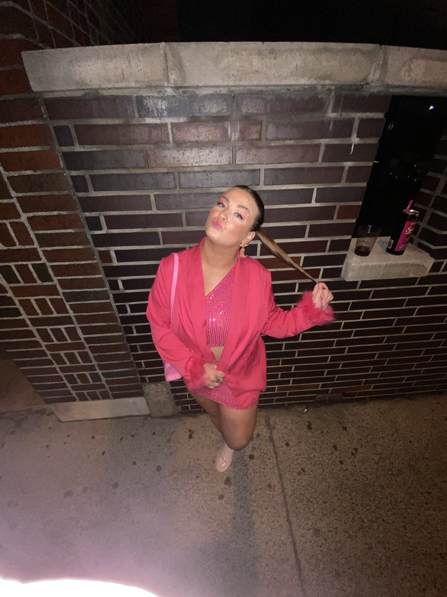 baileycarroll18's tweet photo. pretty in pink 💗 https://t.co/99lkK8VeV4