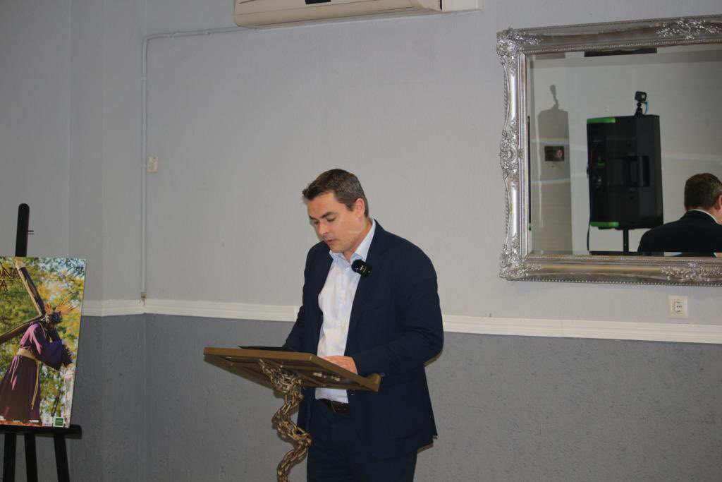 GranPoderCamas's tweet photo. Gran día de hermandad el que hemos disfrutado celebrando el ya tradicional Pregón de los Costaleros de la Sacramental. Desde aquí felicitamos al Presentador NHD. Jesús Morgan y al Pregonero NHD. Jaime Morgaz por su pregón llevo de emotividad y vivencias en torno a Ntro. Padre https://t.co/PD8tFccd6f