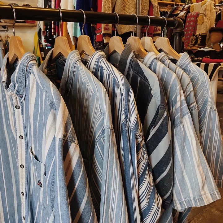 It's a breezy, beautiful day and we are hard at work re-stocking the shop for y'all! Come see up sometime this week and enjoy the sunshine with us! 🌞🕶️