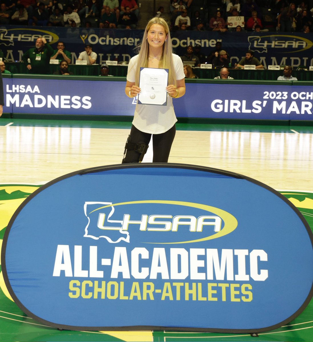 BentonLadyTige1's tweet photo. Lady Tigers, @sellers_tate, receiving her Academic All-State Award! Yep, that's ALL "A" in ALL 4 years. @Marissaschoth @maddyryan12 @AKRyan25 @mikayelasanche1 @WashingtonReily @erykahh23 @CBailey0 @Taymartinez26  @lainey_lafitte @jannahcarter2 @Addi_R_Morris @emilysteph06 https://t.co/bLlISiSJnL