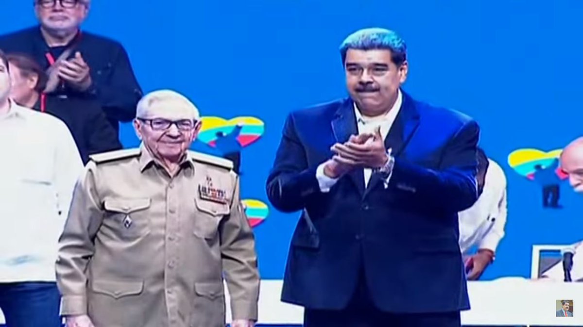 💟 Al DÍA con la ET ⬇️ 
#YoSoyChávez ❤️

🫱Maduro encabeza cierre del foro por la vigencia del pensamiento de Chávez

❤️ <a href="/LuisE59395548/">LuisE</a> <a href="/Guerrerazul08/">Guerrera Azul</a> <a href="/LisbethG2023/">Lisbeth González</a> <a href="/SnhaJose/">José Snha 🇻🇪</a>