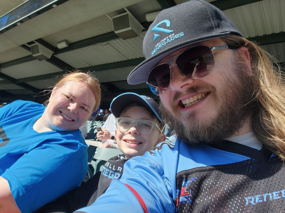 2manyweeones's tweet photo. Ready to get another win today. Can't wait to see Sloter in action! @XFLRenegades #FullThrottle https://t.co/jYvfgi8UJX