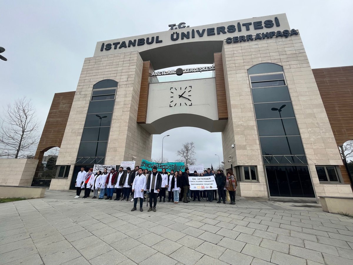 <a href="/dgoksedef/">Dr. Deniz GÖKSEDEF</a> <a href="/drfahrettinkoca/">Dr. Fahrettin Koca</a> <a href="/RTErdogan/">Recep Tayyip Erdoğan</a> <a href="/drsgonen/">M.Sait Gönen</a> Biz 2019daki depremde depremzede olduk. Cerrahpaşa Veteriner Fakültesi yıkıldı, hala yenisi yapılmadı. Şimdi ise veteriner hastanesi binamız da boşaltıldı. Bize yeni yer bile temin edilmedi. Cerrahpaşa veteriner'in kaderine hoş geldiniz..
#iucvetkapatiliyor