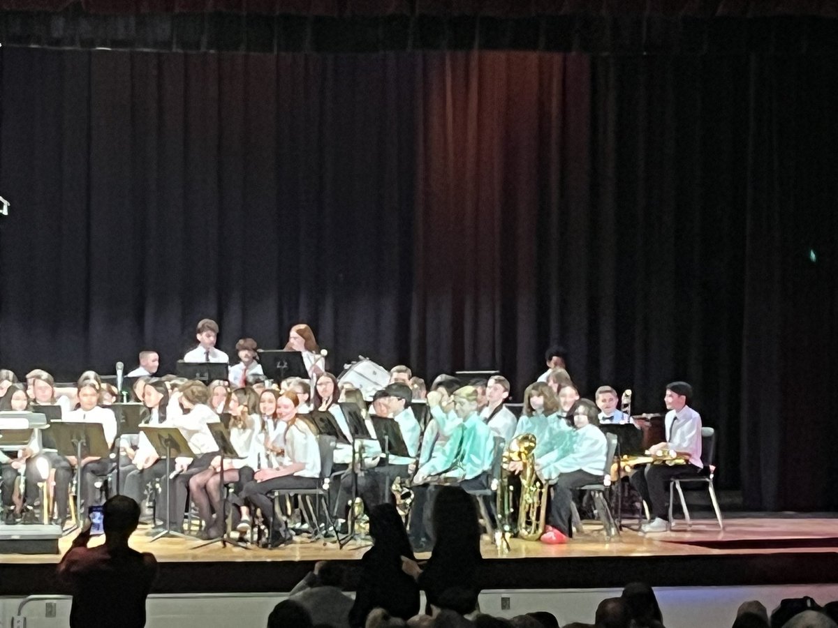 DelancoBands's tweet photo. @barrykid1 @DelancoDragons https://t.co/ANzvqnnLac