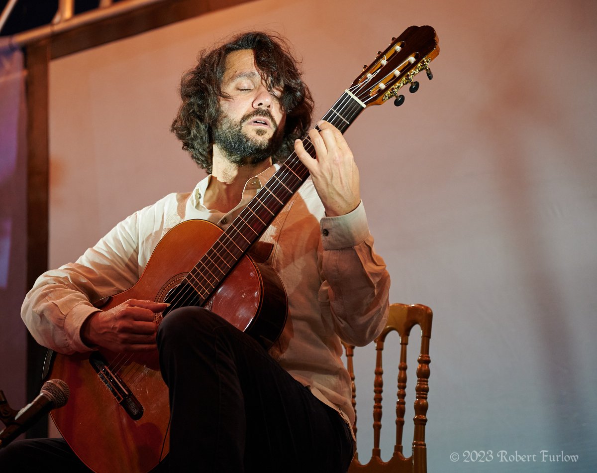 Morgan Szymanski es un reconocido músico mexicano Presente en el Festival Internacional de la Guitarra de Zihuatanejo y que con su proyecto PRISMA acerca la música a los niños. Estaremos visitando escuelas de #Zihuatanejo.