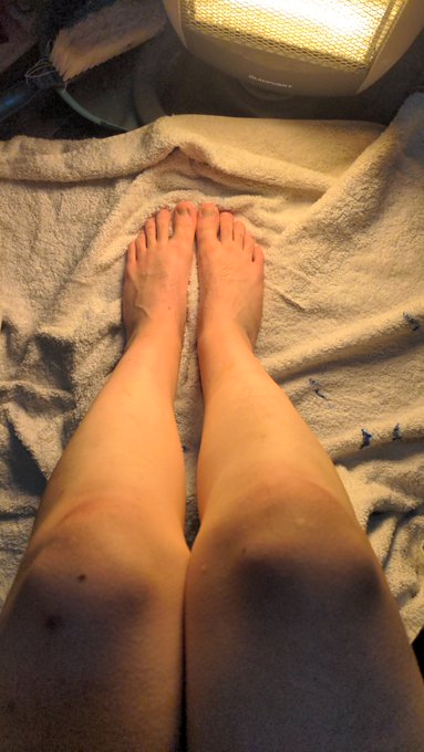 Who likes feet ??
#footfetish #feetpic #toes #femboy #Feetgoddess #feetfetiche https://t.co/4h3BnIve