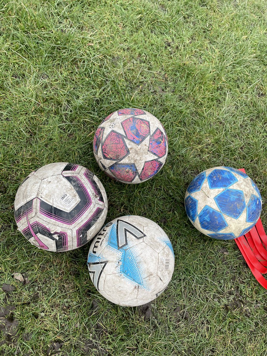 Coach_stagram's tweet photo. If your live near or walk your dog on Richmond street playing fields at the top of Curzon Ashton and it’s name is Pepsi
Then you need to contact me about how your going to pay for the 2 popped footballs and 2 ruined footballs your dog has left me with! 

Please share!! https://t.co/vUWwx2SE4q