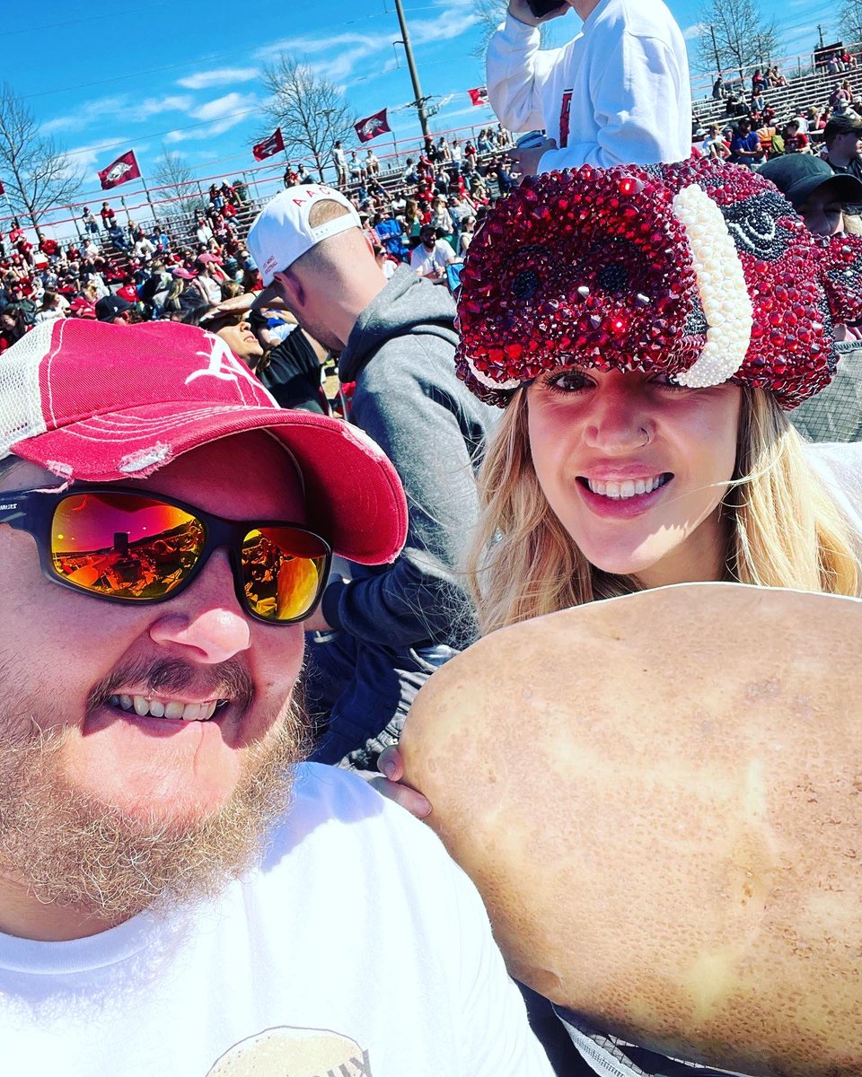 BigDBartholomew's tweet photo. We don’t like attention at all. 😂 #eatyourtaters #tatersgonnatate #weetaterisstillatater #thisisbaseball #omahogs #arkansasbaseball #wps #gohogs #espn #hogsplus #secnetwork #razorbacks https://t.co/q8if9JY2vE