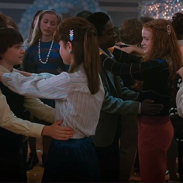 crayolascribblz's tweet image. this photo is so funny 😭 she knew he did NOT wanna dance w rhat girl