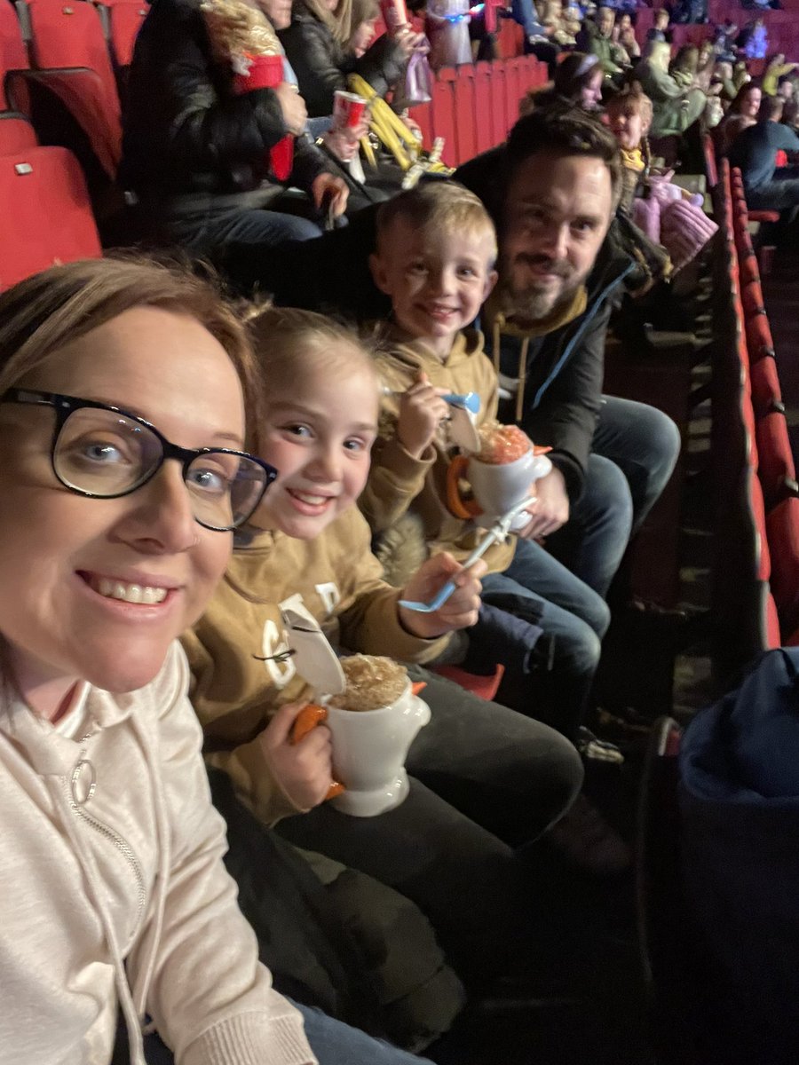 skippett1's tweet photo. #DISNEYONICE https://t.co/dymuUcQ9lq