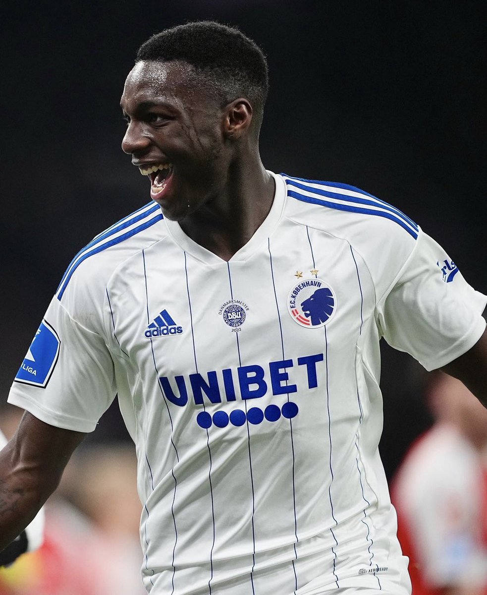 fbwonderkids's tweet photo. 🇩🇰 Mohamed Daramy (21) vs. Odense:

☑️ 90 minutes
⚽️ 2 goals
🅰️ 1 assist
🚀 5 shots
🔀 7 dribbles won
🔑 4 chances created
🤩 7-0 win 

On loan from Ajax and on fire for @FCKobenhavn at the moment!

4 goals, 2 assists in his last 4 games. https://t.co/V5lEaW71RO
