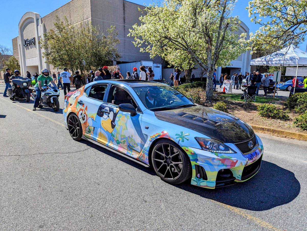 GAMERx125's tweet photo. More people were gawking at the Bluey car than the super rare and special supercar (Lexus LFA) parked right next to it at #CaffeineandOctane https://t.co/MPtMv4Km3M