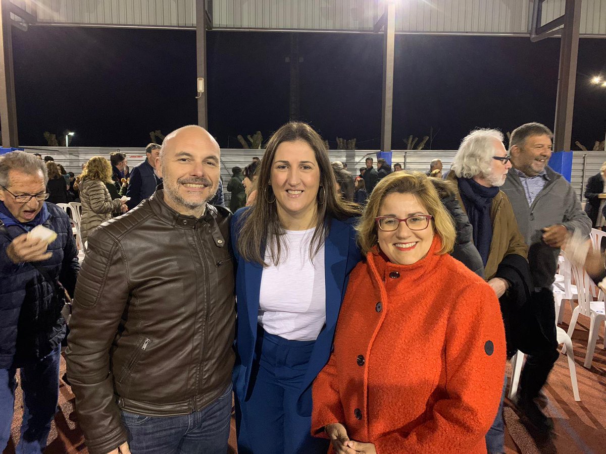 DavidDiezH's tweet photo. Campos té una gran batlessa, @xiscaporquer
Una gran dona , una gran batlessa per a un gran poble!!!
I avui ha refermat es seu compromís davant més de 600 campaners i campaneres per servir-los i acompanyar-los 4 anys més!
Enhorabona estimada! Molta sort i encerts!  #PP💙 https://t.co/aeQA16DB3U