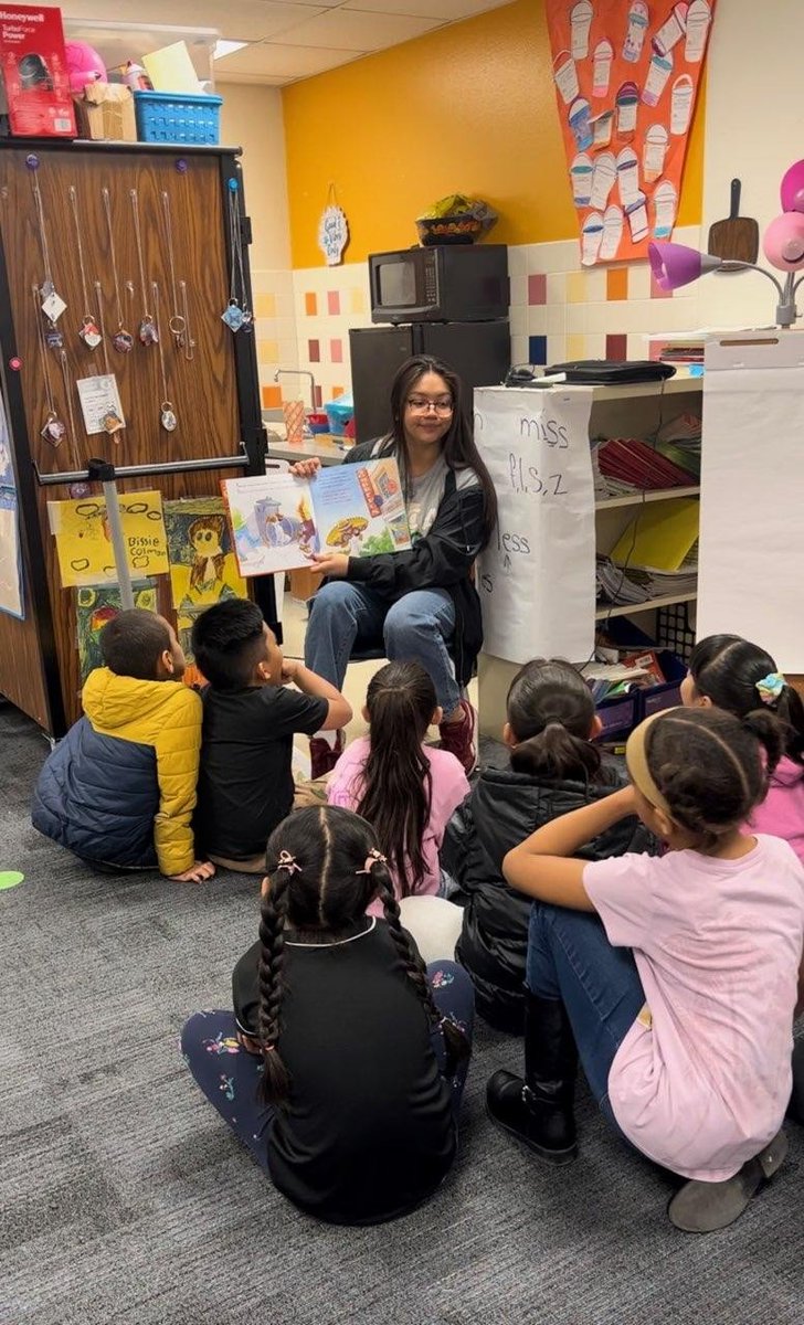 EricaMosca14's tweet photo. So grateful for #AD14 Youth Committee member/UNLV senior Adrianna for participating in #NVReadingWeek in #EastLVPride! Read to 3 classes at Lake ES/shared her college journey as someone who was just in their shoes years earlier. #RepresentationMatters #NVLeg https://t.co/1Rp5rjRD4e