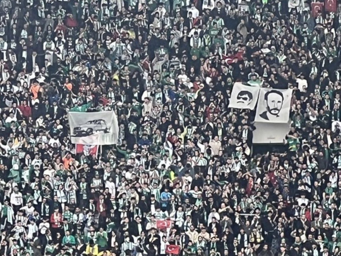 TanircanSalih's tweet photo. Irkçılık… Kötülük… Nefret… Tehdit…
 Hepsi aynı karede.
FAŞİZM
#amedspor https://t.co/4IIh24Aul0