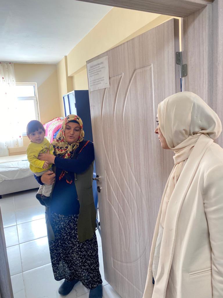 ZTaskesenlioglu's tweet photo. 📍Erzurum / Hınıs 

Depremden etkilenen depremzede kardeşlerimizi Hınıs’da ziyaret ederek Cumhurbaşkanımız Sn. @RTErdogan’ın geçmiş olsun dileklerini ilettik. 
İhtiyaç ve taleplerini aldık. 

Birlikte Güçlüyüz. 🇹🇷 https://t.co/hf9q1gd2Yu
