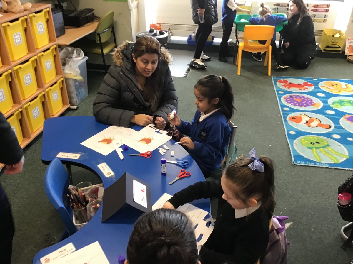 miss_walke3r's tweet image. P1 had a lovely afternoon sharing their learning with their grown ups. ✍️🐈🐶🦆🍞 #thelittleredhen #softfinish #familylearning @saracenprimary