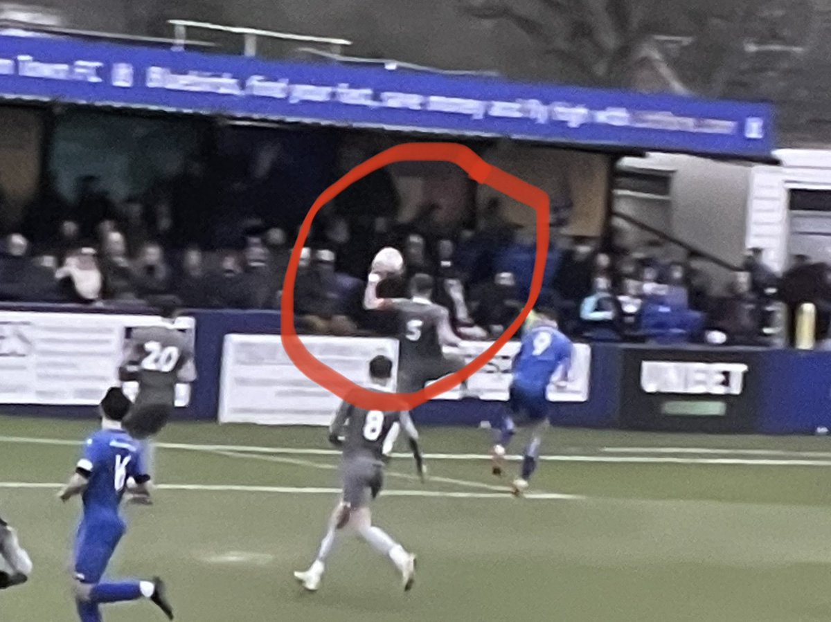 oneoli's tweet photo. I think the referee was right……definitely not handball !!!! @ChipTownFC https://t.co/JytG91Miat