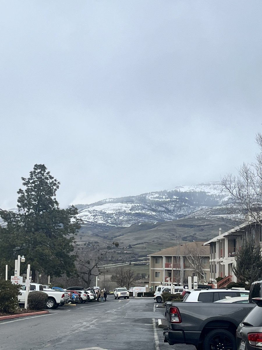 Ashland is receiving us with open arms, they love our Orange Nutmeg hot chocolate. A gift from their neighbors in the Sacramento Valley in this snowy and beautiful day.
I encounter a beautiful CentAme community here who is farming and have also been embraced by the mountains.