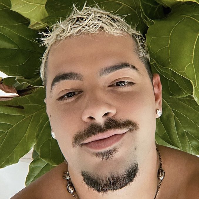 choquei's tweet photo. 🚨FAMOSOS: Pedro Sampaio se pronuncia após notícia de namoro com modelo: “É importante respeitar e entender o tempo de cada pessoa.” https://t.co/7OWXDQOdPJ