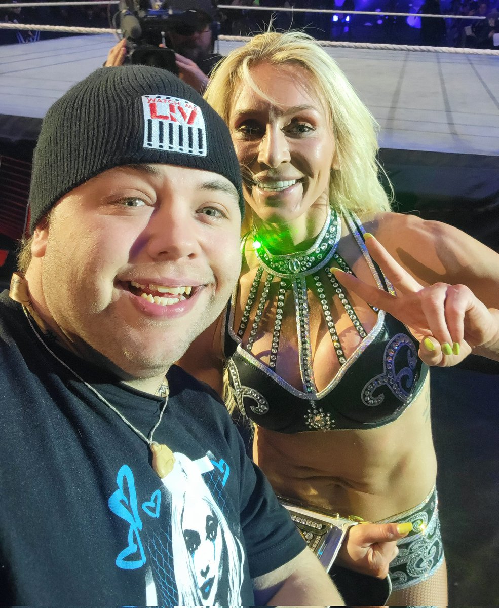 Definitely one of the best days of my life not 1 but 2 selfies with The Queen @MsCharlotteWWE 

#wwetoronto 
#roadtowrestlemania