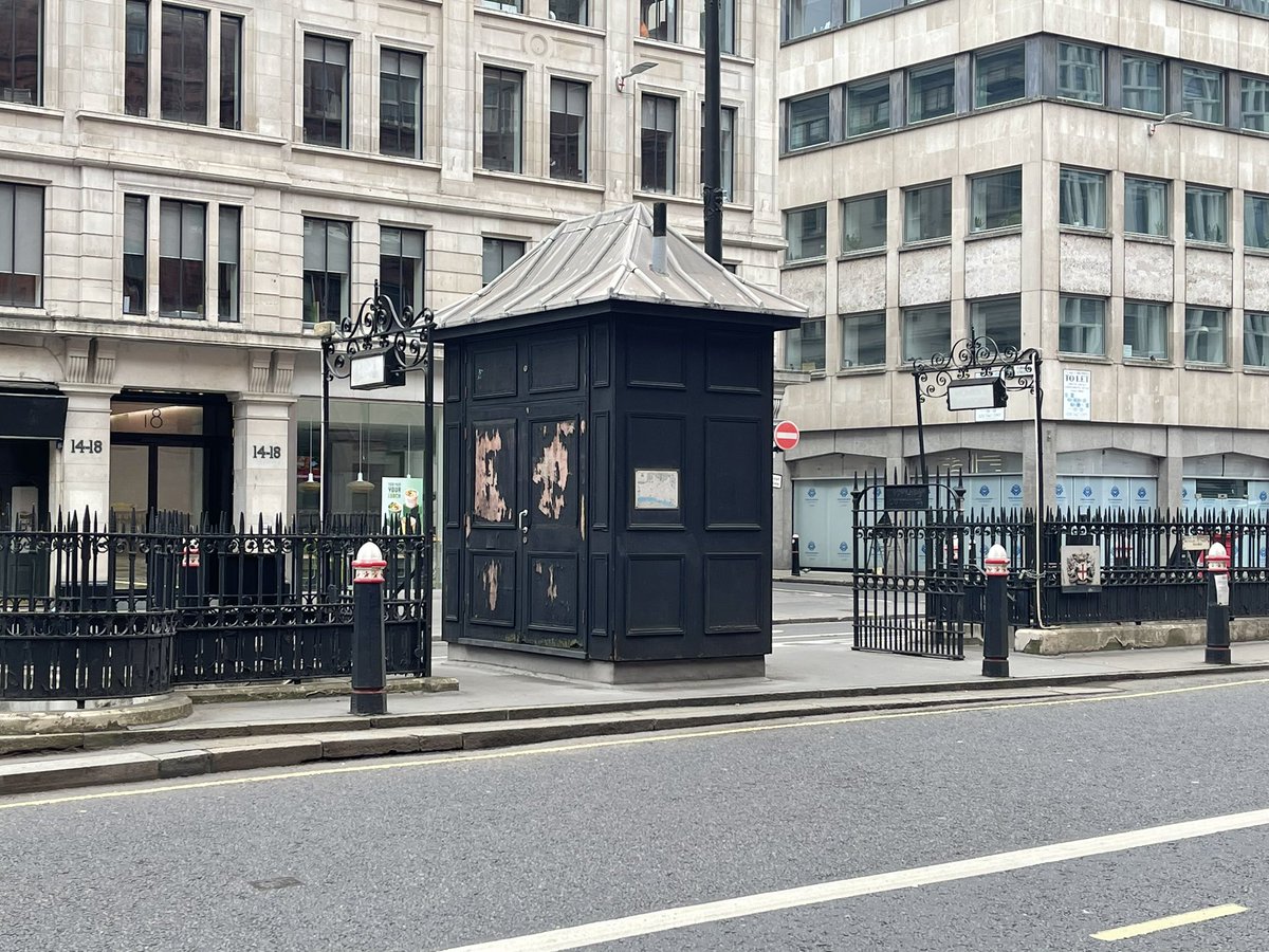 deadbogs's tweet photo. 5. High Holborn, WC1V | b. 1893, d. 1997 https://t.co/XhnLJLsRc1