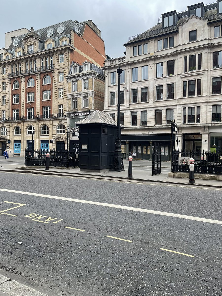 deadbogs's tweet photo. 5. High Holborn, WC1V | b. 1893, d. 1997 https://t.co/XhnLJLsRc1
