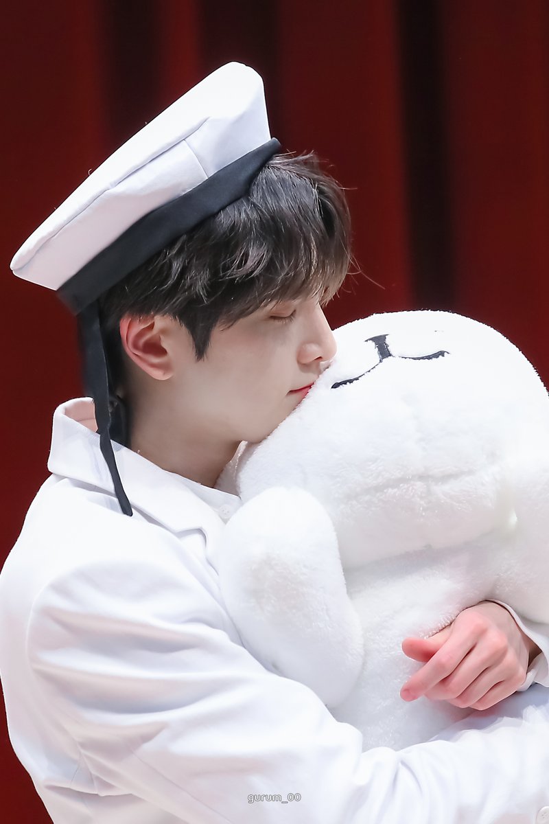 gurum_00's tweet photo. 230303 위드뮤 대면 팬사인회

강아띠.. 

#더보이즈 #영훈 #김영훈 https://t.co/02wkDuvsEq