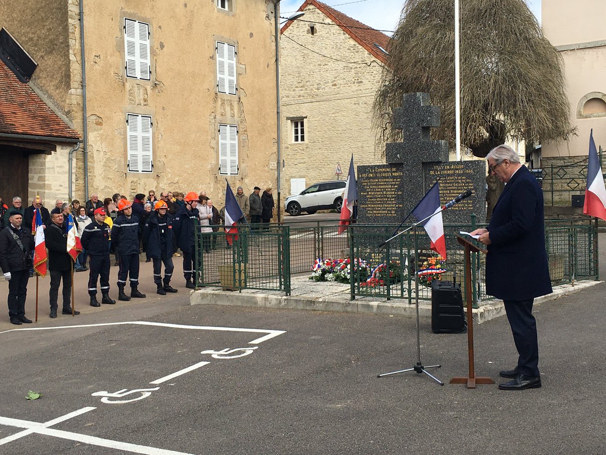 Sauvadet's tweet image. Ce matin également, à #Villy-en-Auxois, en présence des maires, des porte-drapeaux et des membres des associations d'anciens combattants, nous avons rendu hommage à la mémoire des 13 fusillés du 1er Mars 1944. 
Nous devons poursuivre ce devoir de mémoire.